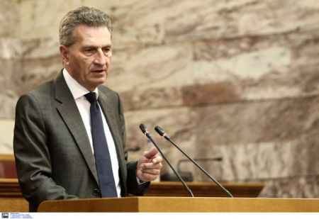 Θα πληρώνετε μέχρι το 2020, λέει ο Έτινγκερ στη Βρετανία