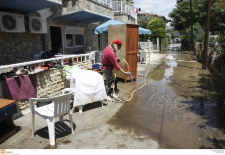 Αποκαθίστανται τα προβλήματα στη Χαλκιδική – Zημιές και στη Λάρισα