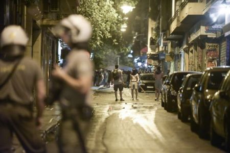 Μολότοφ και ένταση τη νύχτα στα Εξάρχεια