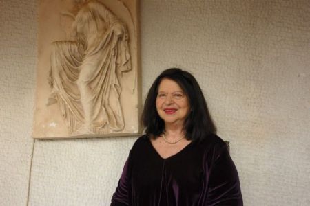 Nτόρα Μπακοπούλου: «Ας μη φοβόμαστε τη λέξη πατριωτισμός»