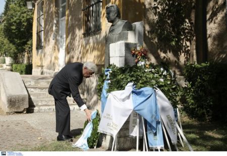 Στεφάνι κατέθεσε ο ΠτΔ για την 43η επέτειο αποκατάστασης της Δημοκρατίας