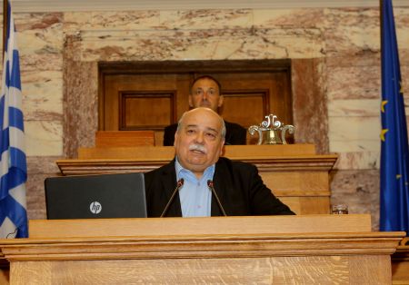 Ν. Βούτσης: Στα όρια του γραφικού οι απόψεις Βαρουφάκη