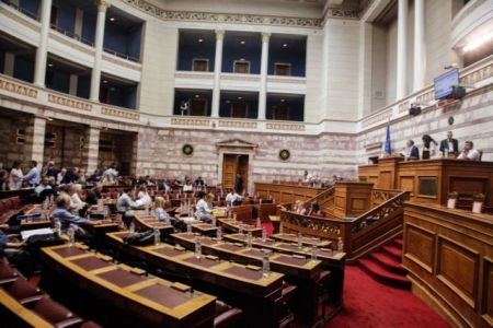 Στην Ολομέλεια της Βουλής το πολυνομοσχέδιο για τους ΟΤΑ