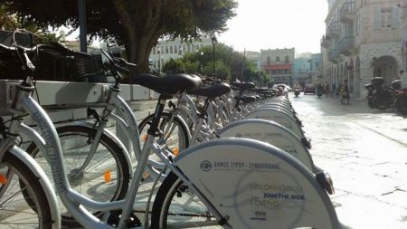 Γέμισε με ποδήλατα η Σύρος