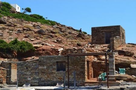 Αυθαίρετα ακόμα και στη Μακρόνησο