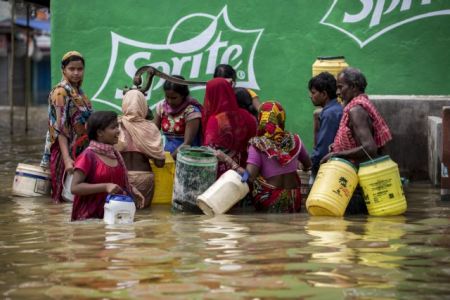 Ινδία: Πάνω από 200 νεκροί από πλημμύρες