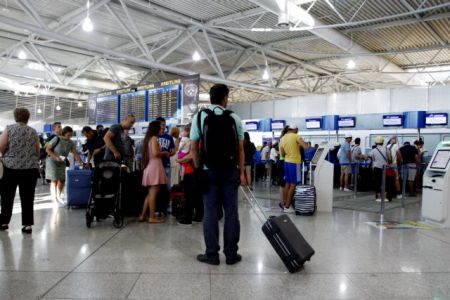 Αναξιοκρατία και οικονομική κρίση διώχνουν τους Ελληνες