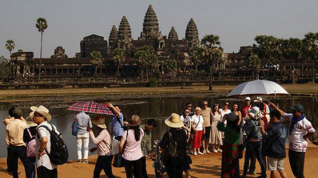 Καμπότζη: Αρχαίο άγαλμα ανακαλύφθηκε στον ναό Ανγκόρ Βατ