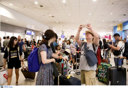 53,5 εκατ. επιβάτες στα ελληνικά αεροδρόμια το 10μηνο του 2017