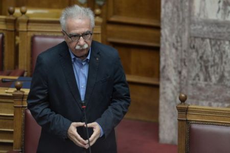 Πώς ένας υπουργός γίνεται… πρωτοσέλιδο