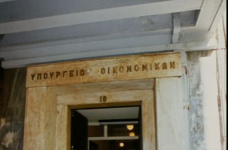 ΥΠΟΙΚ: Μεθοδικά και βάσει του οδικού χάρτη η πλήρης άρση των capital controls