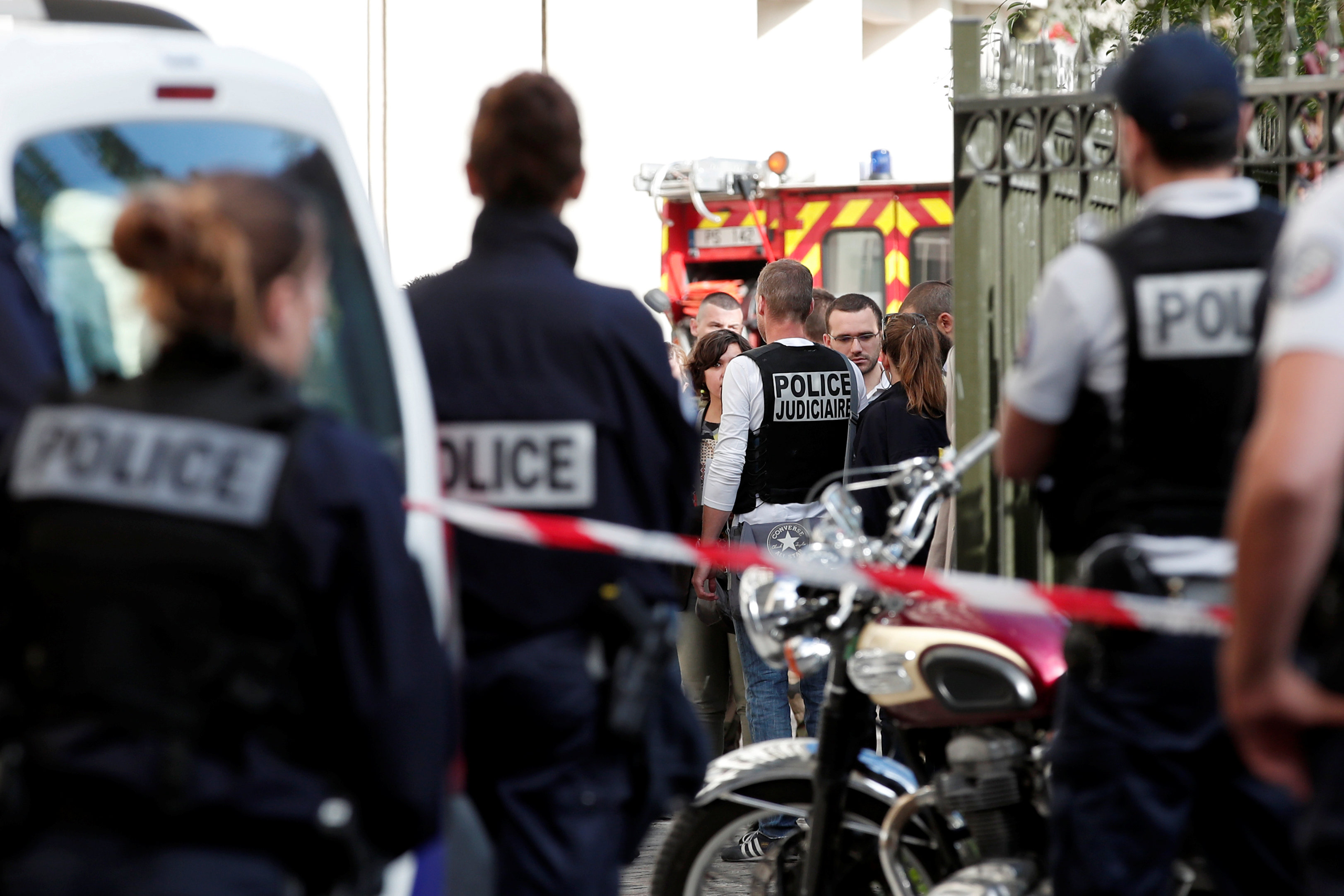 Aυτοκίνητο έπεσε πάνω σε στρατιώτες σε προάστιο του Παρισιού – H αντιτρομοκρατική ανέλαβε την έρευνα