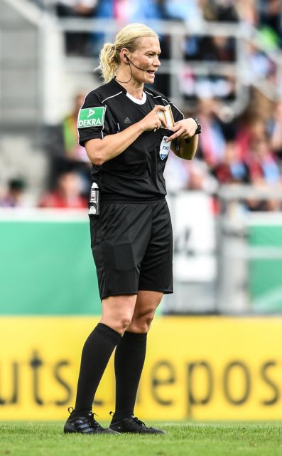 Γυναίκα διαιτητής σφυρίζει για πρώτη φορά στη Bundesliga