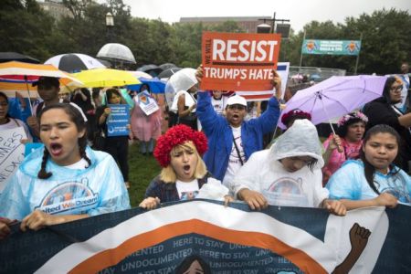 Σωρεία αντιδράσεων μετά τη ρατσιστική δήλωση Τραμπ για πρόσφυγες