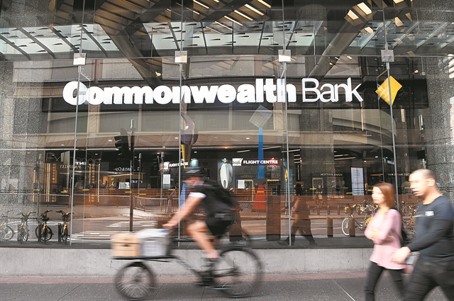 Χρέωναν και… πεθαμένους οι τράπεζες στην Αυστραλία