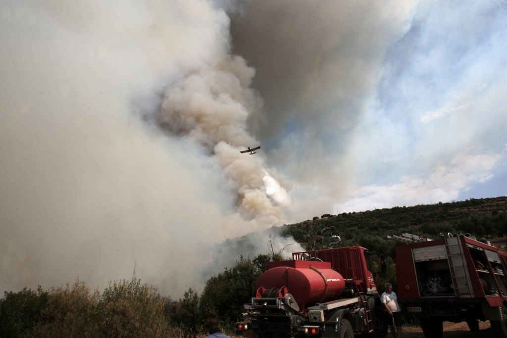 Ζάκυνθος: Συνεχίζεται η μάχη για τον έλεγχο της πυρκαγιάς στις Μαριές – Συνεχείς αναζωπυρώσεις