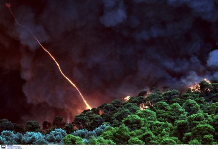 Μεγάλη πυρκαγιά στην Δαφνίλα στην Κέρκυρα