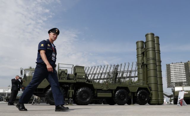 Η Μόσχα αναπτύσσει νέα μοίρα πυραύλων S-400 στην Κριμαία