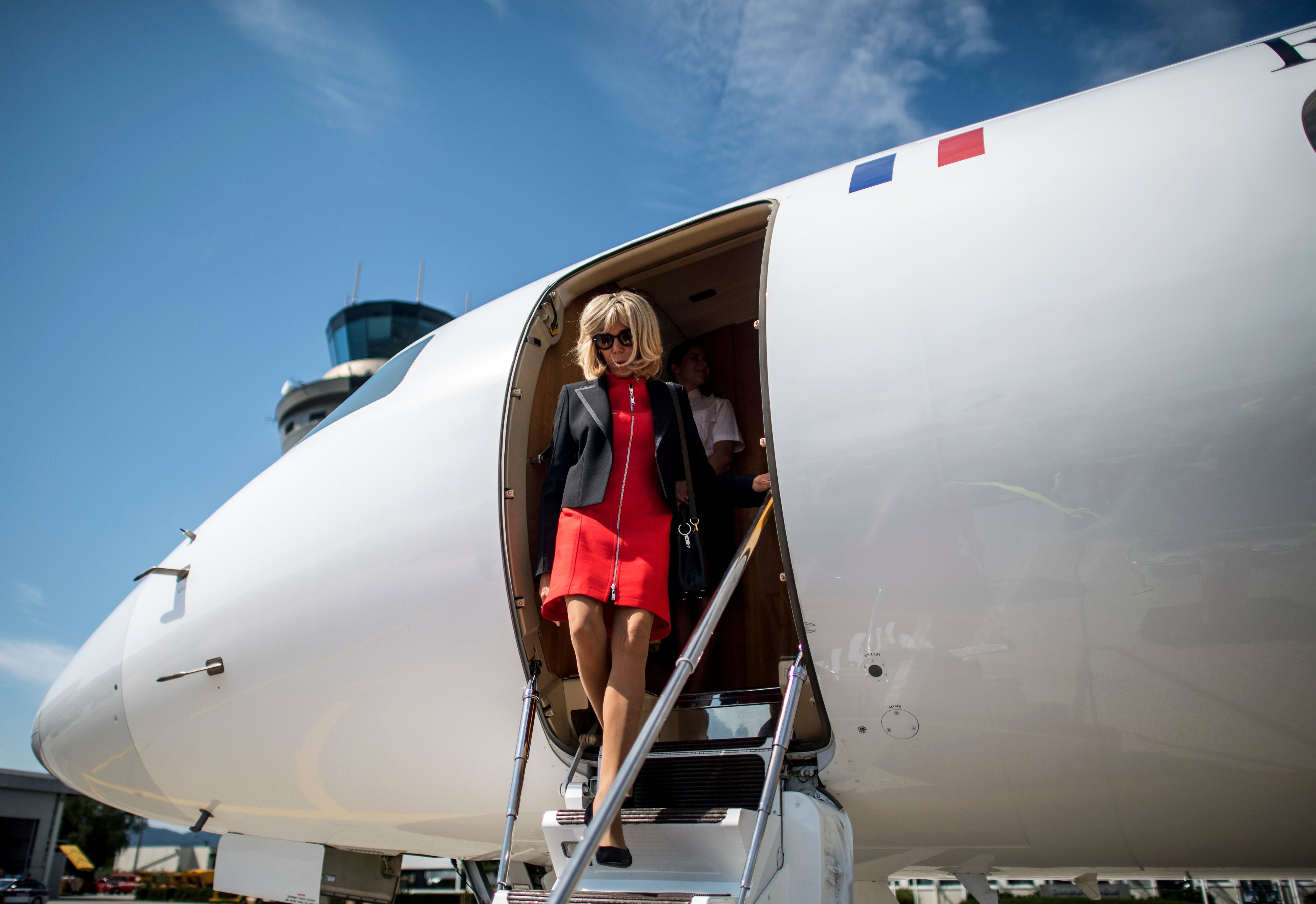 Οι στυλιστικές επιλογές της Μπριζίτ Μακρόν για την επίσκεψή της στην Αθήνα