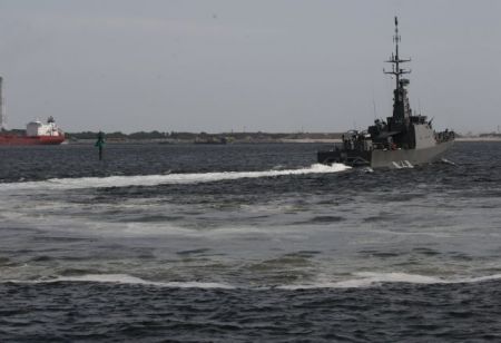 Σιγκαπούρη: Πέντε αγνοούμενοι μετά τη σύγκρουση πλοίων