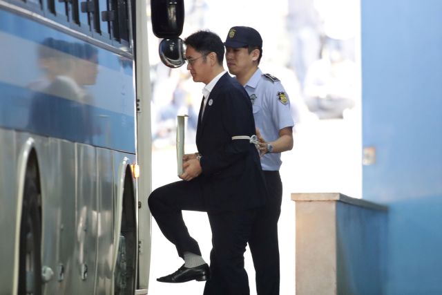 Ν. Κορέα: Καταδικάστηκε σε πενταετή κάθειρξη ο επικεφαλής της Samsung