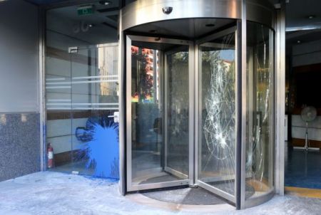 Καταδικάζει το ΚΚΕ την επίθεση στο κτίριο του ΔΟΛ