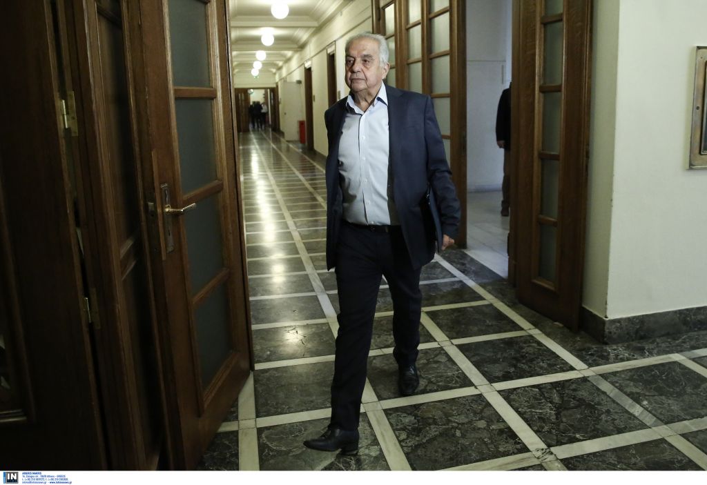 Φλαμπουράρης: Παραποιήθηκε η αναφορά μου για το πακέτο Γιούνκερ