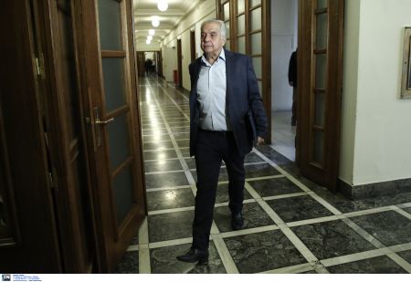 Φλαμπουράρης: Παραποιήθηκε η αναφορά μου για το πακέτο Γιούνκερ