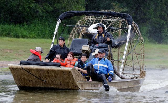 ΗΠΑ: Συλλήψεις σε όσους επιχειρήσουν λεηλασίες περιουσιών των πληγέντων του Χάρβεϊ
