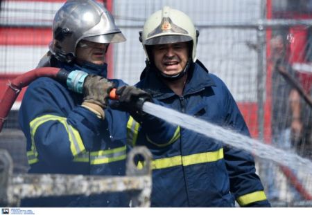 Μικρής έκτασης πυρκαγιά σε δομή φιλοξενίας προσφύγων στη Σίνδο