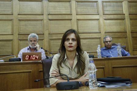 Αχτσιόγλου προς ΝΔ: Τους μισθούς που καταγγέλλετε, εσείς τους δημιουργήσατε