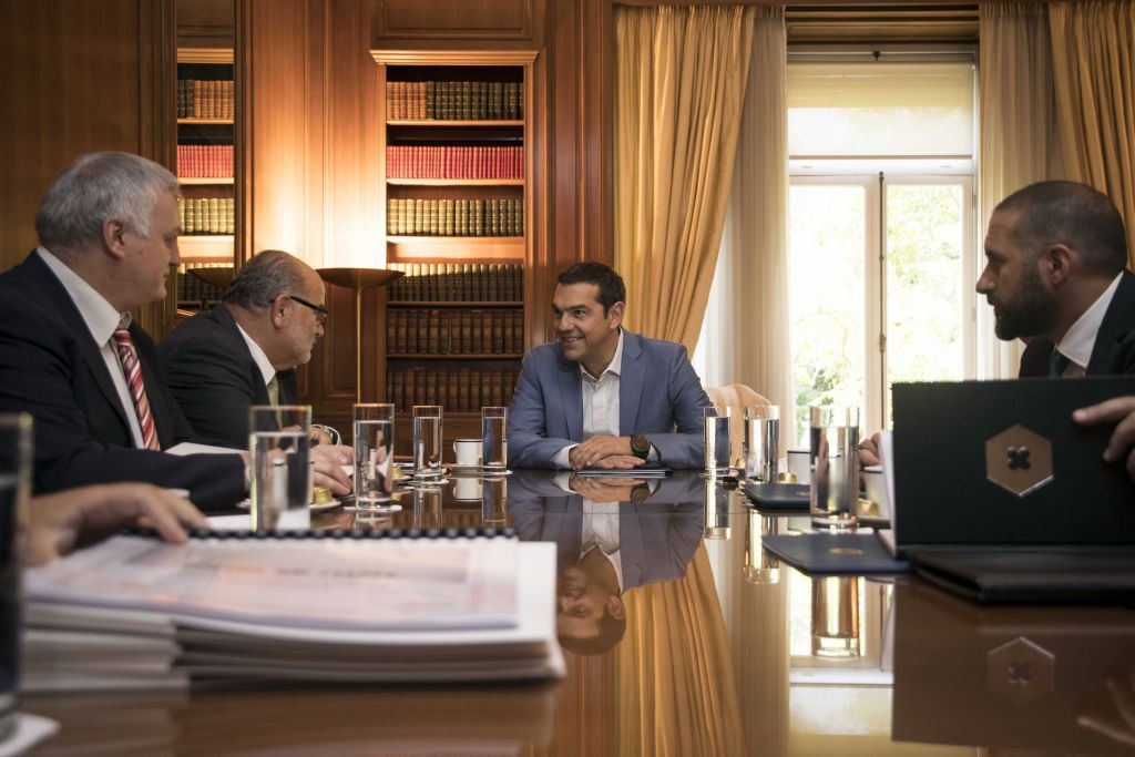 Τσίπρας: Πρέπει να φανεί ο αντίκτυπος των θετικών δεικτών στην πραγματική οικονομία