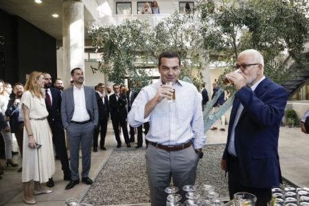 Οταν ο Τσίπρας ανακάλυψε τις… μέλισσες