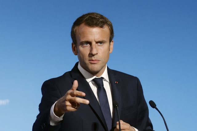 Αγώνας δρόμου για να πλαισιώσουν με deals την επίσκεψη Μακρόν