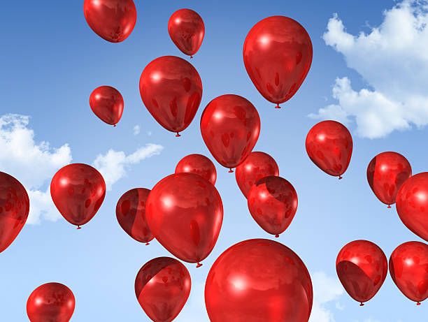 Κόκκινα μπαλόνια γεμίζει την Πέμπτη ο ουρανός της Αθήνας
