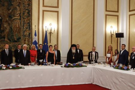 Παυλόπουλος: Ισχυρό κοινωνικό κράτος για την αντιμετώπιση των κινδύνων στην ευρωζώνη – Μακρόν: H EE πήρε αποφάσεις εις βάρος των πολιτών