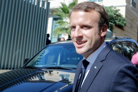 Μακρόν: «δημοκρατικός μονάρχης» με υψηλή δημοτικότητα