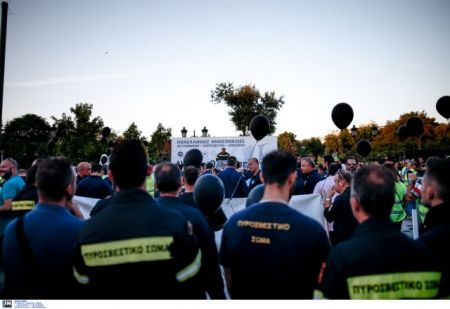 Συγκέντρωση ένστολων στο κέντρο της Θεσσαλονίκης