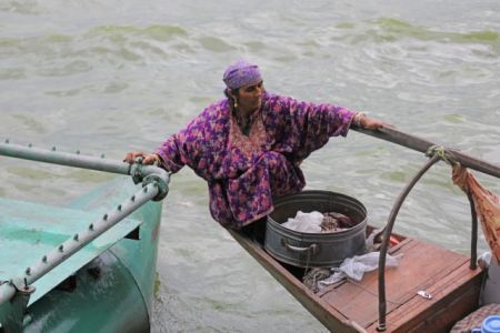 Ινδία: 20 νεκροί από τη βύθιση υπερφορτωμένου πλοιαρίου