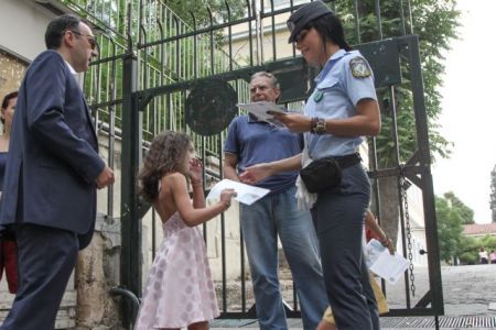 Διάκριση εις βάρος των γυναικών το όριο ύψους για τις Αστυνομικές σχολές