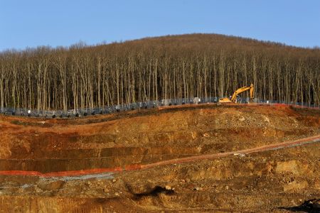 Στο στόχαστρο των κεντροαριστερών υποψηφίων η κυβέρνηση για την Eldorado