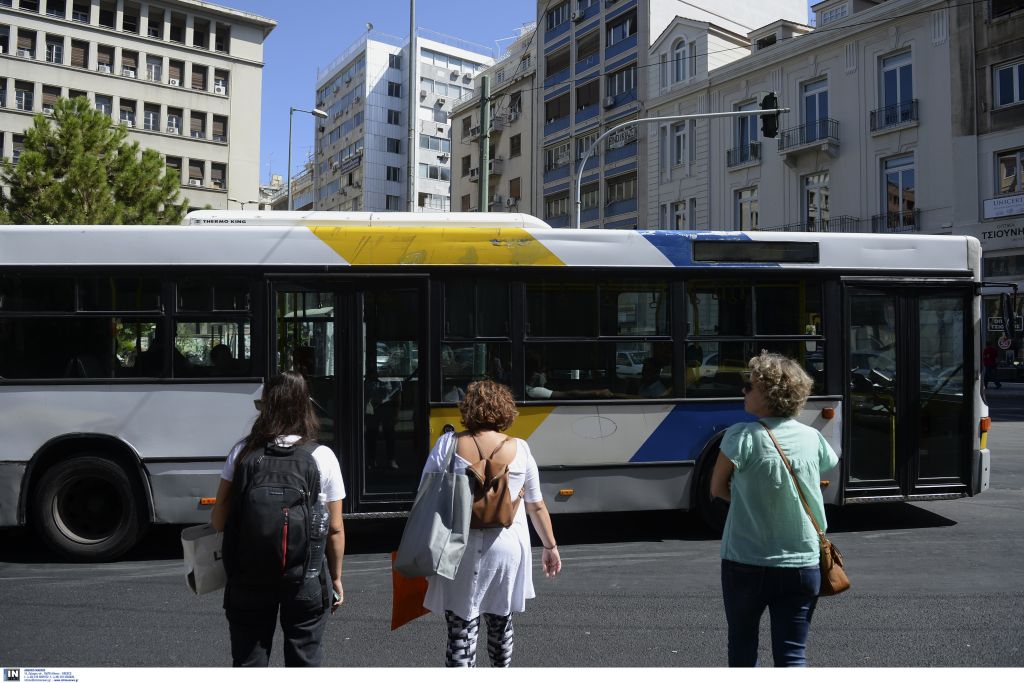 Εξερράγη κινητήρας λεωφορείου στην Πατησίων