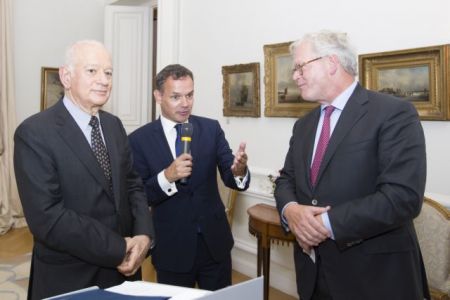 Το πόκερ των ξένων επενδύσεων, η αποχή των Ελλήνων και ο ΣΥΡΙΖΑ