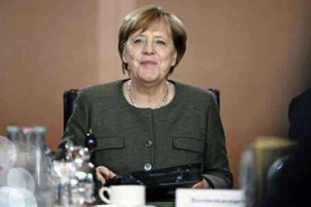 Η Μέρκελ απαντά στους πολίτες ακόμα και στο αν τρώει σοκολάτα