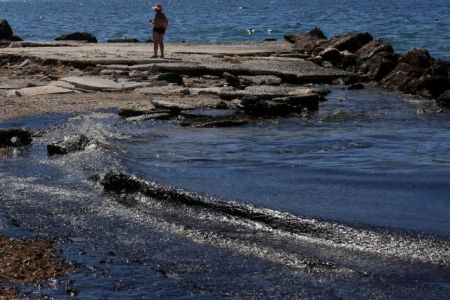 Τις ακτές που έχουν μολυνθεί επισκέπτεται ο Κυρ. Μητσοτάκης