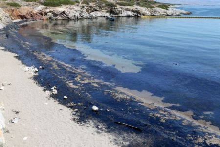 Συγκλονίζουν οι εικόνες από τον «μαύρο» βυθό της Σαλαμίνας