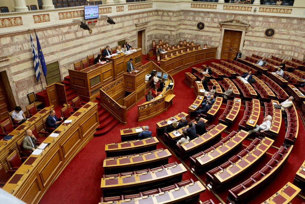 Υπoυργείο Εργασίας: Νόμος της ΝΔ έδωσε σήμα διεκδίκησης αναδρομικών σε πρώην βουλευτές