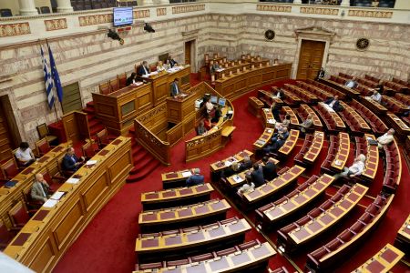 Υπoυργείο Εργασίας: Νόμος της ΝΔ έδωσε σήμα διεκδίκησης αναδρομικών σε πρώην βουλευτές