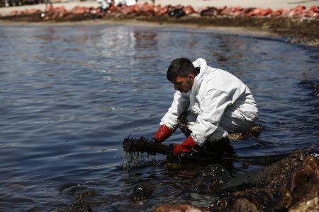Δίωξη και από την  Εισαγγελία Πρωτοδικών Πειραιά για την πετρελαιοκηλίδα
