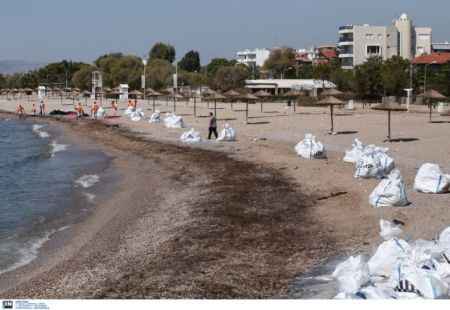 «Πονοκέφαλος» για τα συνεργεία απορρύπανσης η περιοχή στα Αστέρια Γλυφάδας